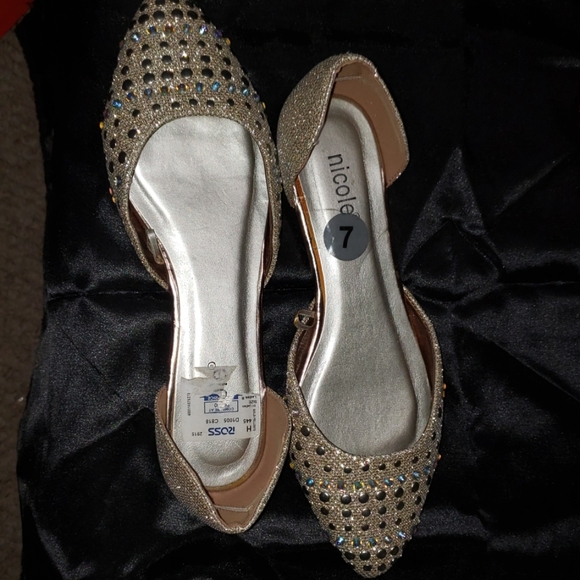 Like new size 7 Nicole glittery crystals flat shoe - Picture 3 of 6
